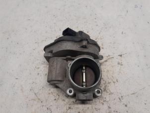 Gebruikte Gasklephuis Volvo C30 (EK/MK) 1.6 16V Prijs € 78,75 Margeregeling aangeboden door Reclycar De Boer BV