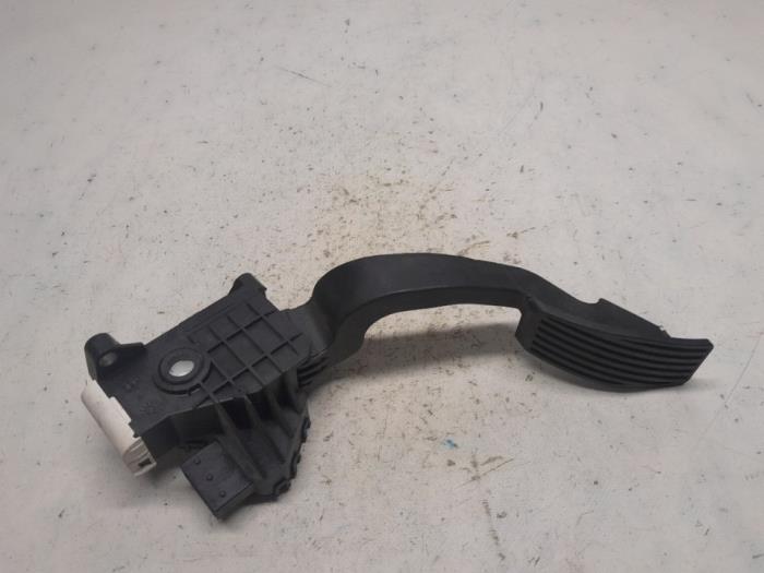 Gaspedaalpositie Sensor van een Opel Corsa E 1.4 16V 2016