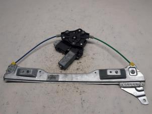 Gebruikte Ruitmechaniek 4Deurs rechts-voor Opel Corsa E 1.4 16V Prijs € 42,00 Margeregeling aangeboden door Reclycar De Boer BV