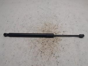 Gebruikte Achterklepdemper rechts-achter Opel Meriva 1.7 CDTI 16V Prijs € 10,50 Margeregeling aangeboden door Reclycar De Boer BV