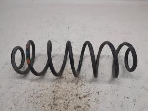 Gebruikte Schroefveer achter Peugeot 2008 (CU) 1.2 12V e-THP PureTech 110 Prijs € 13,13 Margeregeling aangeboden door Reclycar De Boer BV