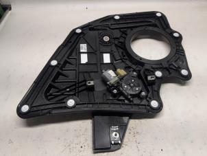 Gebruikte Raammechaniek 4Deurs rechts-achter Ford Kuga III (DFK) 2.5 FHEV 16V Prijs € 52,50 Margeregeling aangeboden door Reclycar De Boer BV