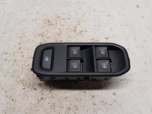 Gebruikte Raam schakelaar elektrisch Dacia Duster (SR) 1.0 TCE 12V Prijs € 31,50 Margeregeling aangeboden door Reclycar De Boer BV