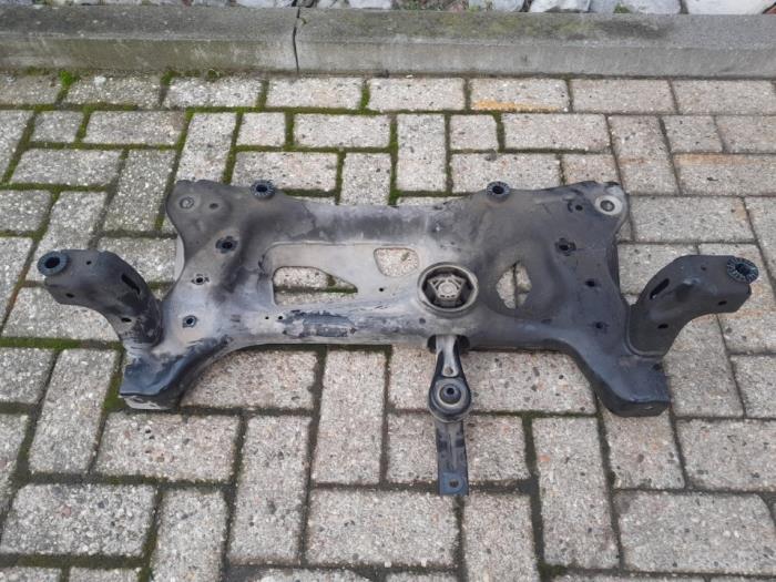 Gebruikte Subframe Volkswagen Golf VIII (CD1) 1.0 eTSI 12V Prijs € 157,50 Margeregeling aangeboden door Reclycar De Boer BV