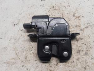 Gebruikte Slotmechaniek Achterklep Renault Twingo II (CN) 1.5 dCi 90 FAP Prijs € 26,25 Margeregeling aangeboden door Reclycar De Boer BV