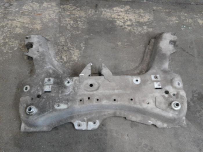 Gebruikte Subframe Renault Clio IV (5R) 0.9 Energy TCE 90 12V Prijs € 78,75 Margeregeling aangeboden door Reclycar De Boer BV
