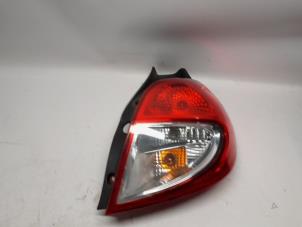 Gebruikte Achterlicht rechts Renault Clio III (BR/CR) 1.6 16V GT Prijs € 36,75 Margeregeling aangeboden door Reclycar De Boer BV