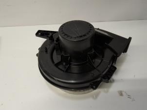 Gebruikte Kachel Ventilatiemotor Volkswagen Polo V (6R) 1.2 TSI 16V BlueMotion Technology Prijs € 36,75 Margeregeling aangeboden door Reclycar De Boer BV