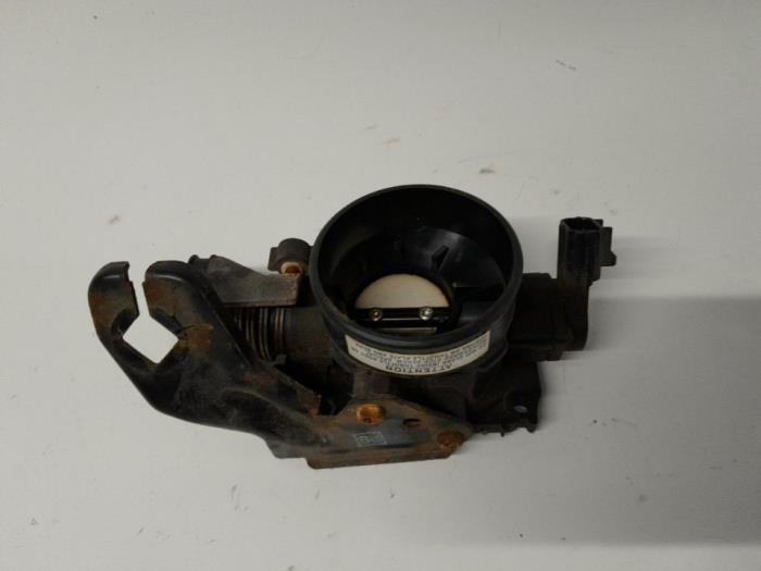 Gebruikte Gasklephuis Ford Focus 1 1.4 16V Prijs € 42,00 Margeregeling aangeboden door Reclycar De Boer BV