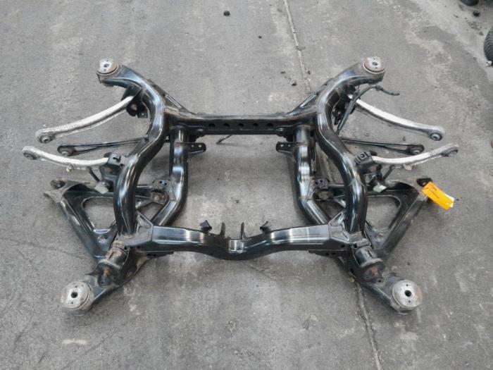 Subframe van een Porsche Cayenne (9PA) 4.8 V8 32V Turbo 2007
