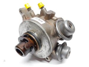 Gebruikte Hogedrukpomp Porsche Cayenne (9PA) 4.8 V8 32V Turbo Prijs € 1.837,50 Margeregeling aangeboden door Reclycar De Boer BV