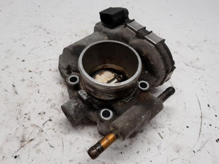 Gebruikte Gasklephuis Opel Corsa D 1.4 16V Twinport Prijs € 52,50 Margeregeling aangeboden door Reclycar De Boer BV
