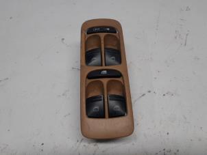 Gebruikte Ruit schakelaar elektrisch Porsche Cayenne (9PA) 4.8 V8 32V Turbo Prijs € 52,50 Margeregeling aangeboden door Reclycar De Boer BV