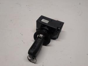 Gebruikte Kontaktslot + Sleutel Porsche Cayenne (9PA) 4.8 V8 32V Turbo Prijs € 78,75 Margeregeling aangeboden door Reclycar De Boer BV