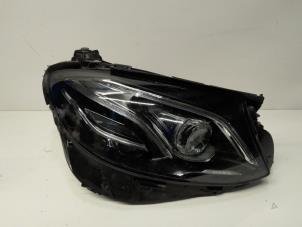 Gebruikte Koplamp rechts Mercedes E-Klasse Prijs € 630,00 Margeregeling aangeboden door Reclycar De Boer BV