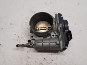 Gebruikte Gasklephuis Renault Scénic III (JZ) 2.0 16V CVT Prijs € 105,00 Margeregeling aangeboden door Reclycar De Boer BV