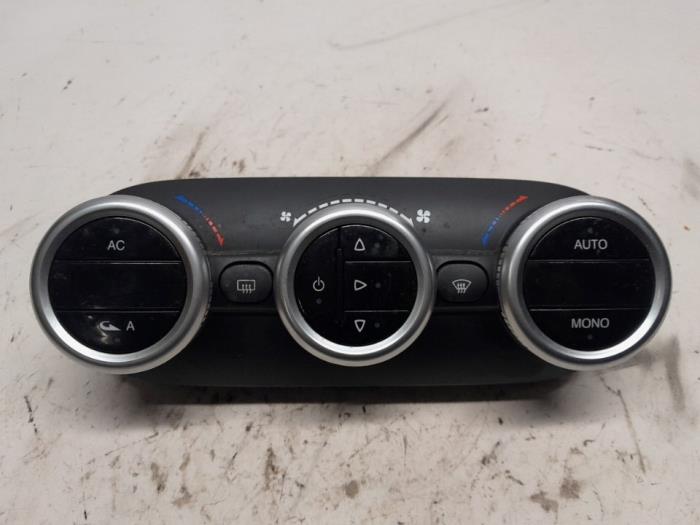 Kachel Bedieningspaneel van een Alfa Romeo Giulietta (940) 1.4 TB 16V MultiAir 2011