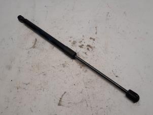 Gebruikte Gasdemper links-achter Citroen DS5 (KD/KF) 1.6 16V THP 200 Prijs € 10,50 Margeregeling aangeboden door Reclycar De Boer BV