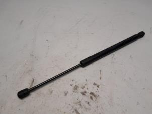 Gebruikte Kofferdekseldemper rechts-achter Citroen DS5 (KD/KF) 1.6 16V THP 200 Prijs € 10,50 Margeregeling aangeboden door Reclycar De Boer BV