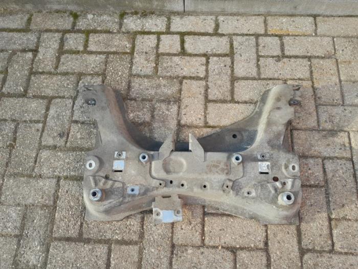 Gebruikte Subframe Renault Captur I (2R) 0.9 Energy TCE 12V Prijs € 78,75 Margeregeling aangeboden door Reclycar De Boer BV