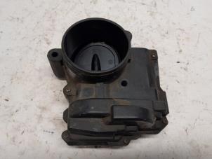 Gebruikte Gasklephuis Peugeot 207 CC (WB) 1.6 16V Prijs € 26,25 Margeregeling aangeboden door Reclycar De Boer BV