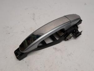 Gebruikte Portiergreep 4Deurs links-achter Ford S-Max (GBW) 2.0 TDCi 16V 140 Prijs € 15,75 Margeregeling aangeboden door Reclycar De Boer BV