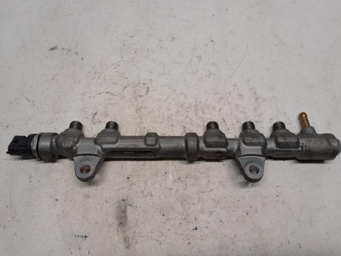 Gebruikte Brandstofverdeler Fiat Punto Evo (199) 1.3 JTD Multijet 85 16V Euro 5 Prijs € 52,50 Margeregeling aangeboden door Reclycar De Boer BV