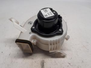 Gebruikte Chaufage Ventilatiemotor Toyota Prius (NHW20) 1.5 16V Prijs € 26,25 Margeregeling aangeboden door Reclycar De Boer BV