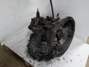 Gebruikte Versnellingsbak Opel Vivaro 1.9 DTI 16V Prijs € 630,00 Margeregeling aangeboden door Reclycar De Boer BV