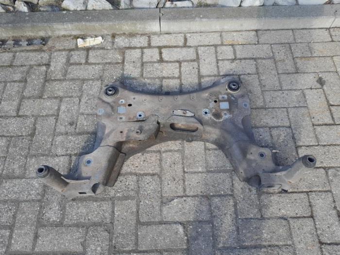 Gebruikte Subframe Renault Megane III Grandtour (KZ) 2.0 16V CVT Prijs € 78,75 Margeregeling aangeboden door Reclycar De Boer BV