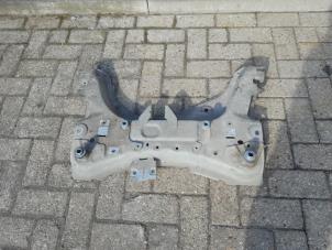 Gebruikte Subframe Renault Captur (2R) 0.9 Energy TCE 12V Prijs € 78,75 Margeregeling aangeboden door Reclycar De Boer BV