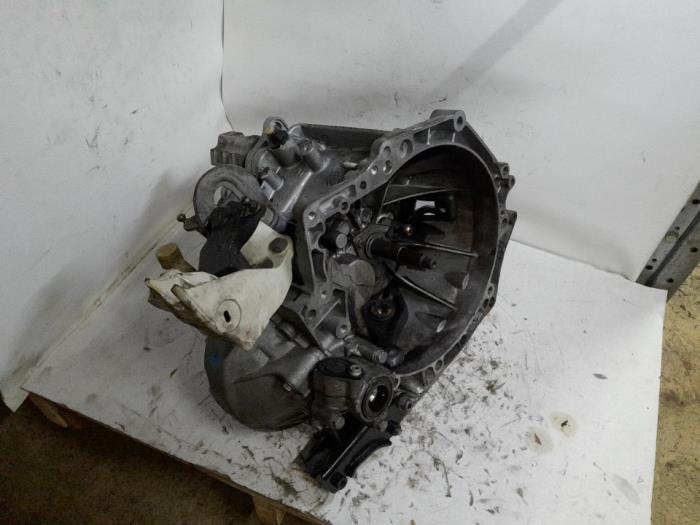 Versnellingsbak van een Peugeot 207 CC (WB) 1.6 16V THP 2007