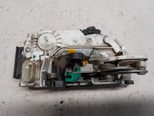 Gebruikte Deurslot Mechaniek 4Deurs links-achter Jeep Compass I (MK49) 2.0 CRD 16V 4x4 Prijs € 42,00 Margeregeling aangeboden door Reclycar De Boer BV