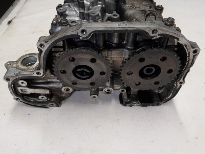 Cilinderkop van een Subaru Outback (BS) 2.0 D 16V 2015