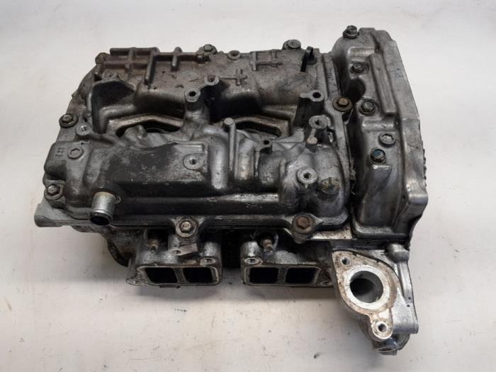Cilinderkop van een Subaru Outback (BS) 2.0 D 16V 2015