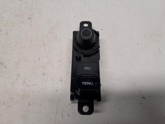 Gebruikte Bediening boordcomputer Peugeot 208 I (CA/CC/CK/CL) 1.2 12V e-THP PureTech 110 Prijs € 15,75 Margeregeling aangeboden door Reclycar De Boer BV