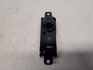 Gebruikte Bediening boordcomputer Peugeot 208 I (CA/CC/CK/CL) 1.2 12V e-THP PureTech 110 Prijs € 15,75 Margeregeling aangeboden door Reclycar De Boer BV