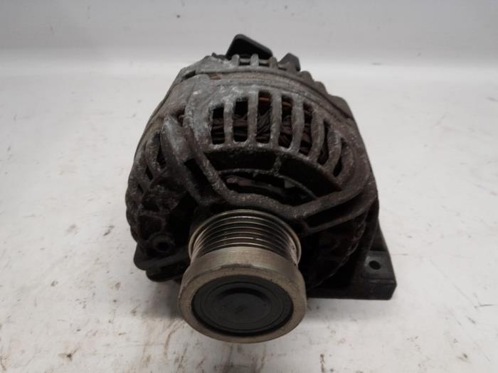 Gebruikte Dynamo Volvo S60 I (RS/HV) 2.4 D5 20V Prijs € 36,75 Margeregeling aangeboden door Reclycar De Boer BV