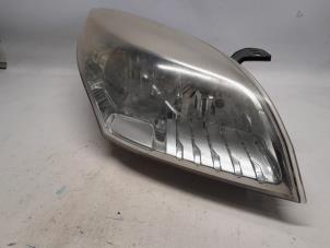 Gebruikte Rechter Koplamp Renault Megane III Grandtour (KZ) 2.0 16V CVT Prijs € 131,25 Margeregeling aangeboden door Reclycar De Boer BV