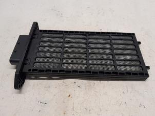 Gebruikte Element Kachelverwarming Renault Captur (2R) 0.9 Energy TCE 12V Prijs € 15,75 Margeregeling aangeboden door Reclycar De Boer BV