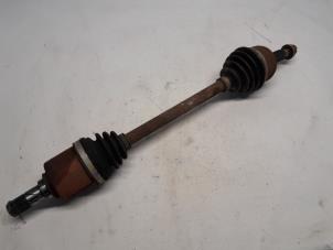 Gebruikte Cardanas links-voor (VWA) Renault Megane III Grandtour (KZ) 2.0 16V CVT Prijs € 52,50 Margeregeling aangeboden door Reclycar De Boer BV