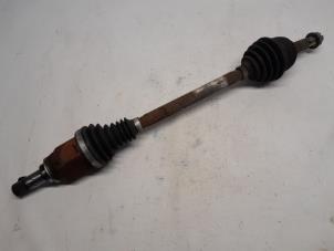 Gebruikte Aandrijfas links-voor Renault Captur (2R) 0.9 Energy TCE 12V Prijs € 52,50 Margeregeling aangeboden door Reclycar De Boer BV