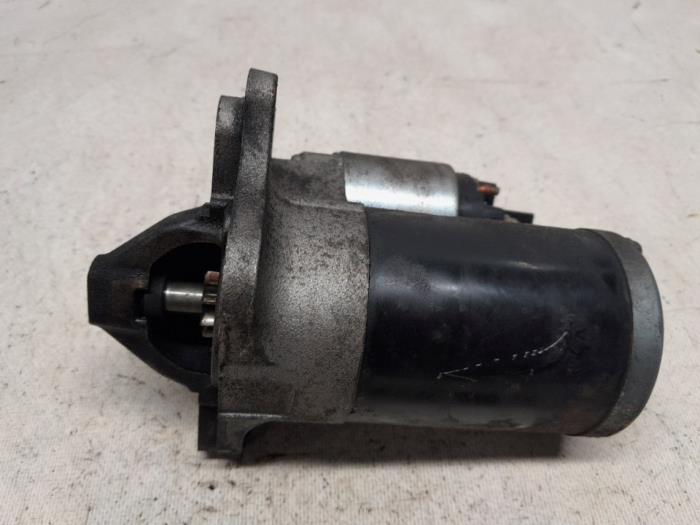Gebruikte Startmotor Renault Clio III (BR/CR) 1.4 16V Prijs € 26,25 Margeregeling aangeboden door Reclycar De Boer BV