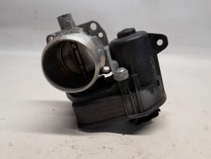 Gebruikte Gasklephuis Peugeot 308 (L3/L8/LB/LH/LP) 1.2 12V e-THP PureTech 130 Prijs € 26,25 Margeregeling aangeboden door Reclycar De Boer BV