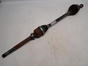 Gebruikte Aandrijfas rechts-voor Peugeot 308 (L3/L8/LB/LH/LP) 1.2 12V e-THP PureTech 130 Prijs € 42,00 Margeregeling aangeboden door Reclycar De Boer BV