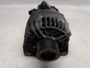 Gebruikte Dynamo Renault Twingo II (CN) 1.2 16V Prijs € 36,75 Margeregeling aangeboden door Reclycar De Boer BV