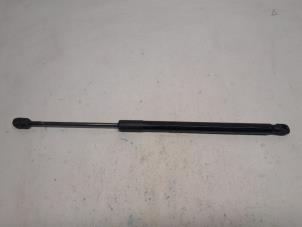 Gebruikte Kofferdekseldemper rechts-achter Hyundai iX20 (JC) 1.4 CRDi 16V Prijs € 10,50 Margeregeling aangeboden door Reclycar De Boer BV