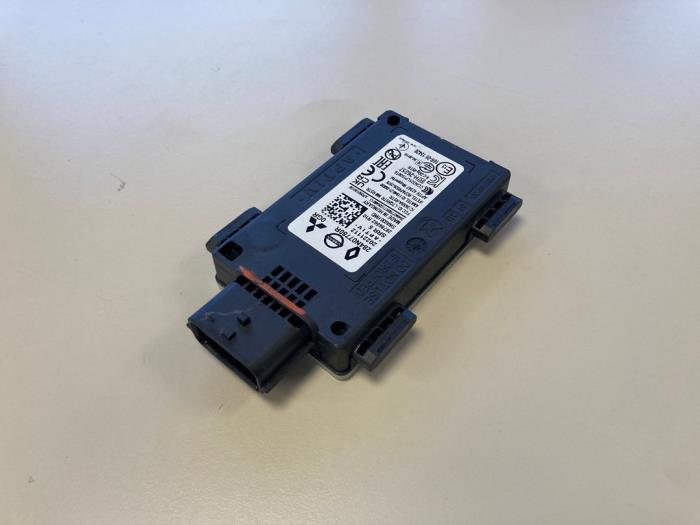 Gebruikte PDC Module Renault Austral 1.2 E-Tech Hybrid 200 Prijs € 84,00 Margeregeling aangeboden door Reclycar De Boer BV