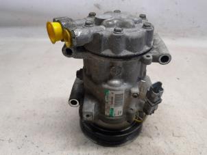 Gebruikte Pomp Airco Renault Twingo II (CN) 1.2 16V Prijs € 105,00 Margeregeling aangeboden door Reclycar De Boer BV