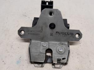 Gebruikte Achterklep Slotmechaniek Volvo XC60 I (DZ) 2.0 D3 16V Prijs € 26,25 Margeregeling aangeboden door Reclycar De Boer BV